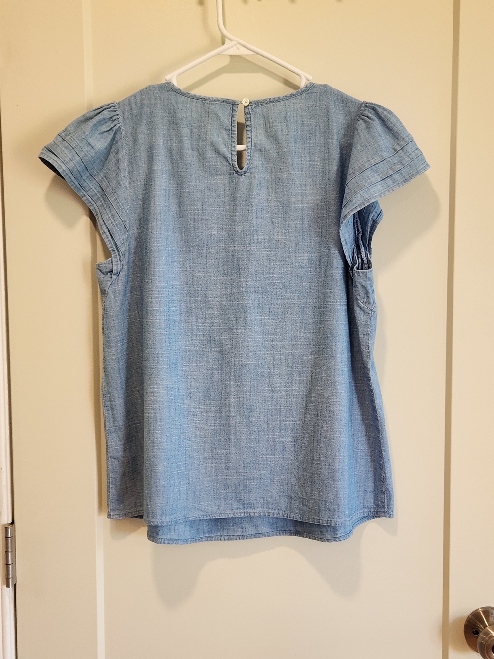 J.Crew Factory Chambray Pintuck Flutter Sleeve Top Light Wash Blue Denim Size S - Picture 5 of 14